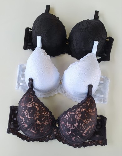 biustonosz miseczka D z koronki.jpg