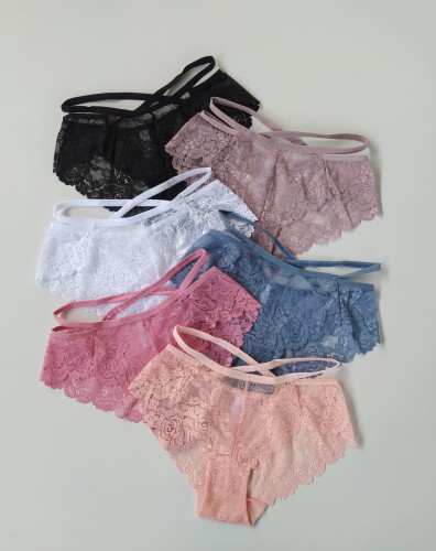 majtki koronkowe z ozdobnmi paskami.jpg