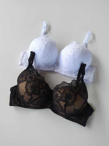 Biustonosz miseczka C z koronką Hattie.jpg