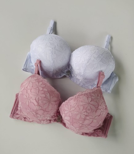 abigail biustonosz.jpg