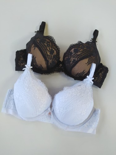 Biustonosz miseczka B push-up unoszący biust Demi montello