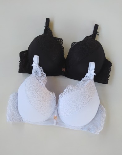 Biustonosz miseczka D z koronką i siateczką Joruba montello