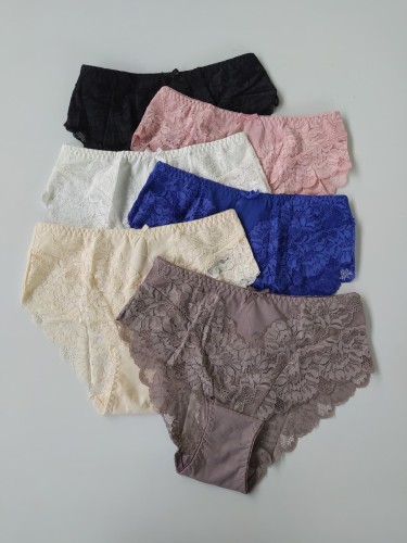 Majtki damskie w dużych rozmiarach z koronkowym obszyciem Kitana montello