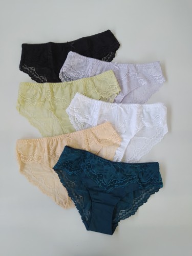 Majtki koronkowe z siateczką Bona montello