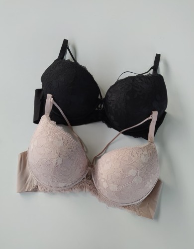 Biustonosz miseczka C z seksownymi paskami Emma  montello