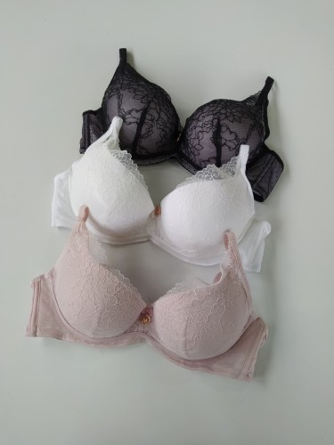 Biustonosz miseczka B push-up z koronką Hani montello