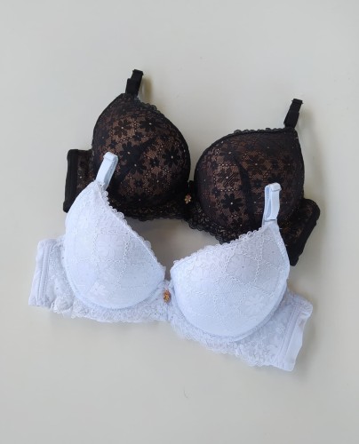 Biustonosz miseczka B obszyty koronką Rachel montello