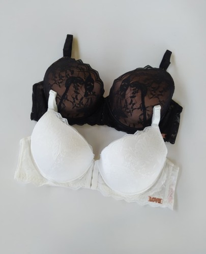 Biustonosz miseczka D zapinany z przodu Maria montello