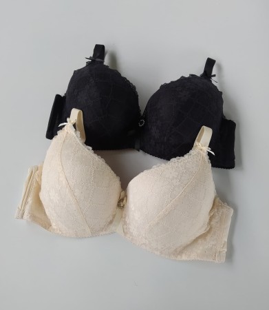 Biustonosz miseczka D obszyty koronką Lotta