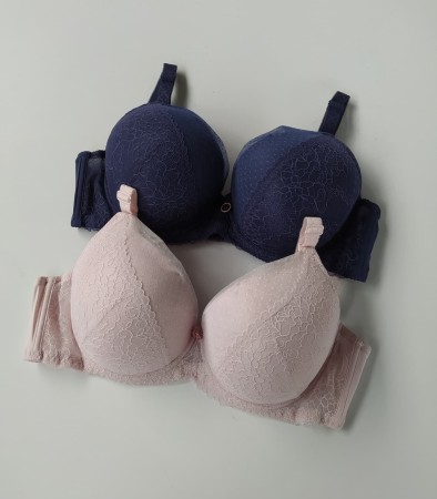 Biustonosz miseczka D ozdobiony siateczką Elara