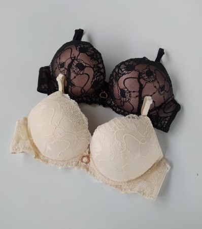 Biustonosz miseczka C ręka Adama Tia