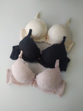 Stanik miseczka B push-up ręka Adama Ula