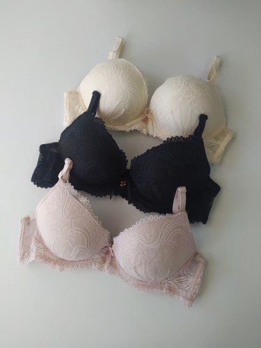 Stanik miseczka B push-up ręka Adama Ula montello