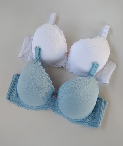 Stanik miseczka D prążkowana z obszyciem koronkowym Nina montello.jpeg