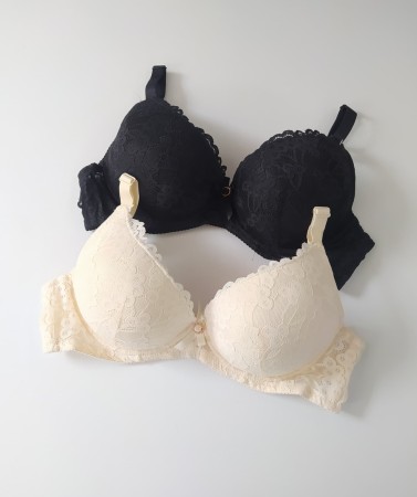 Biustonosz miseczka D ręka Adama Gora